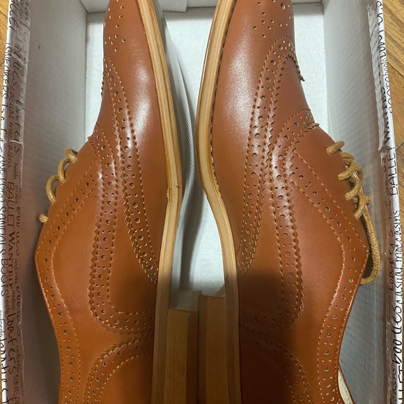 Wanted BRAND NEW oxford shoes- color- tan size 8. Very sleek and comfortable. - Picture 3 of 5